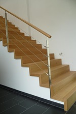 Treppe mit Edelstahl