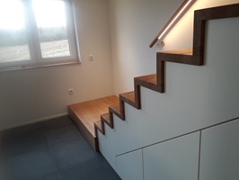 mit Stauraum